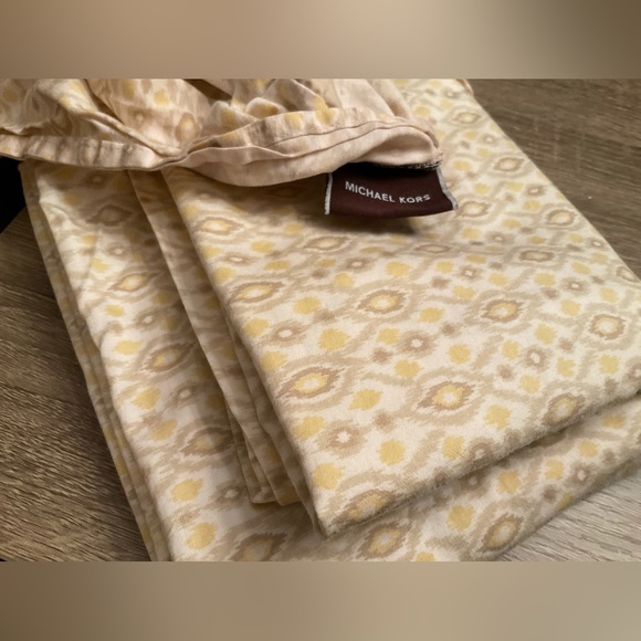 MIchael Kors Queen sheet set ✨ - Picture 2 of 9